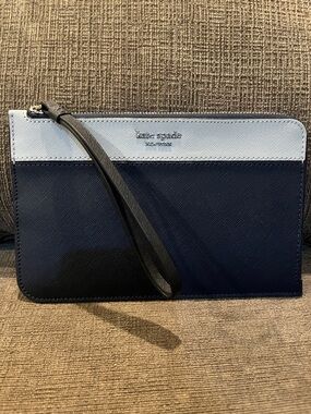 kate spade two-tone navy and light blue wristlet with black strap